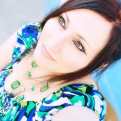 Lisa_argyropoulos_self_preview